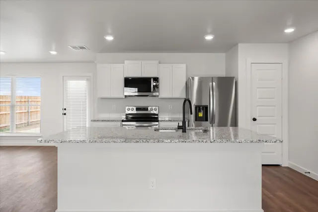 Photo 8 — 514 E 23rd Street, Wolfforth, TX 79382