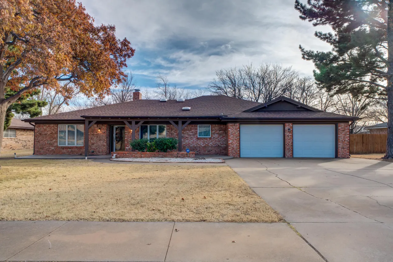 Front exterior — 905 W Jackson Street, Floydada, TX 79235
