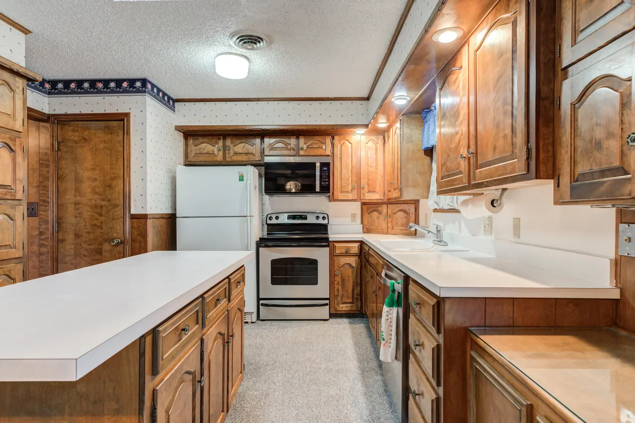 Photo 9 — 905 W Jackson Street, Floydada, TX 79235
