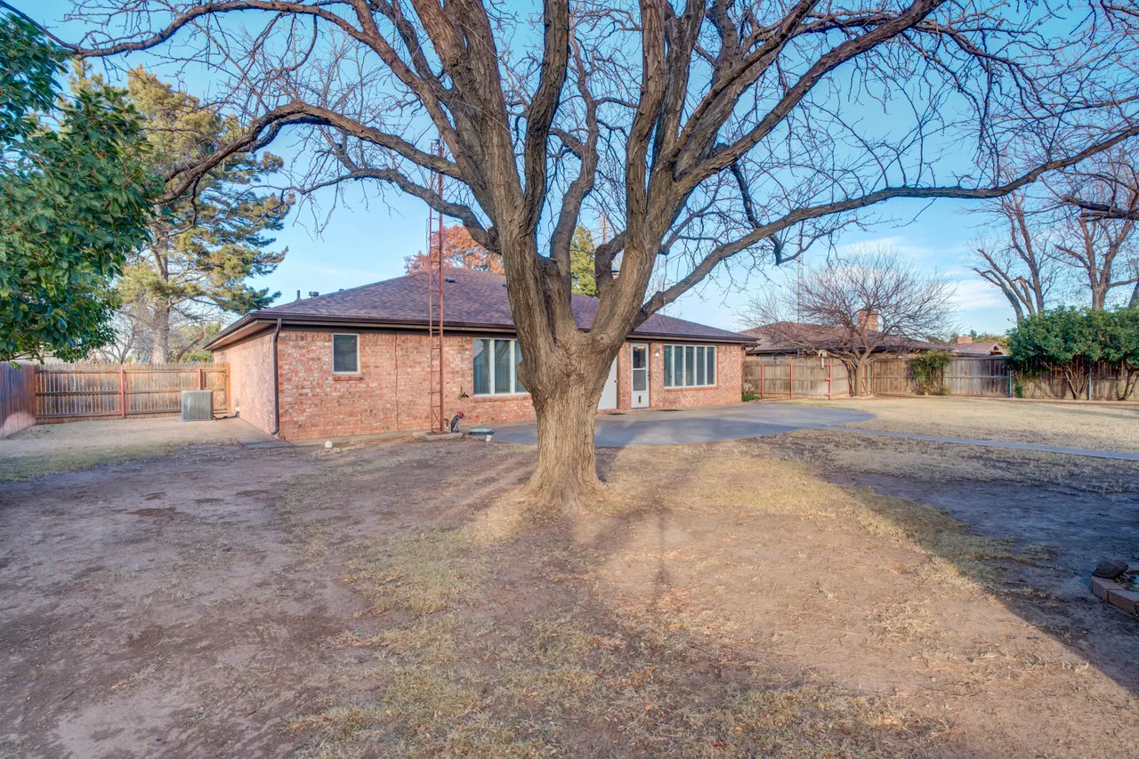 Photo 48 — 905 W Jackson Street, Floydada, TX 79235