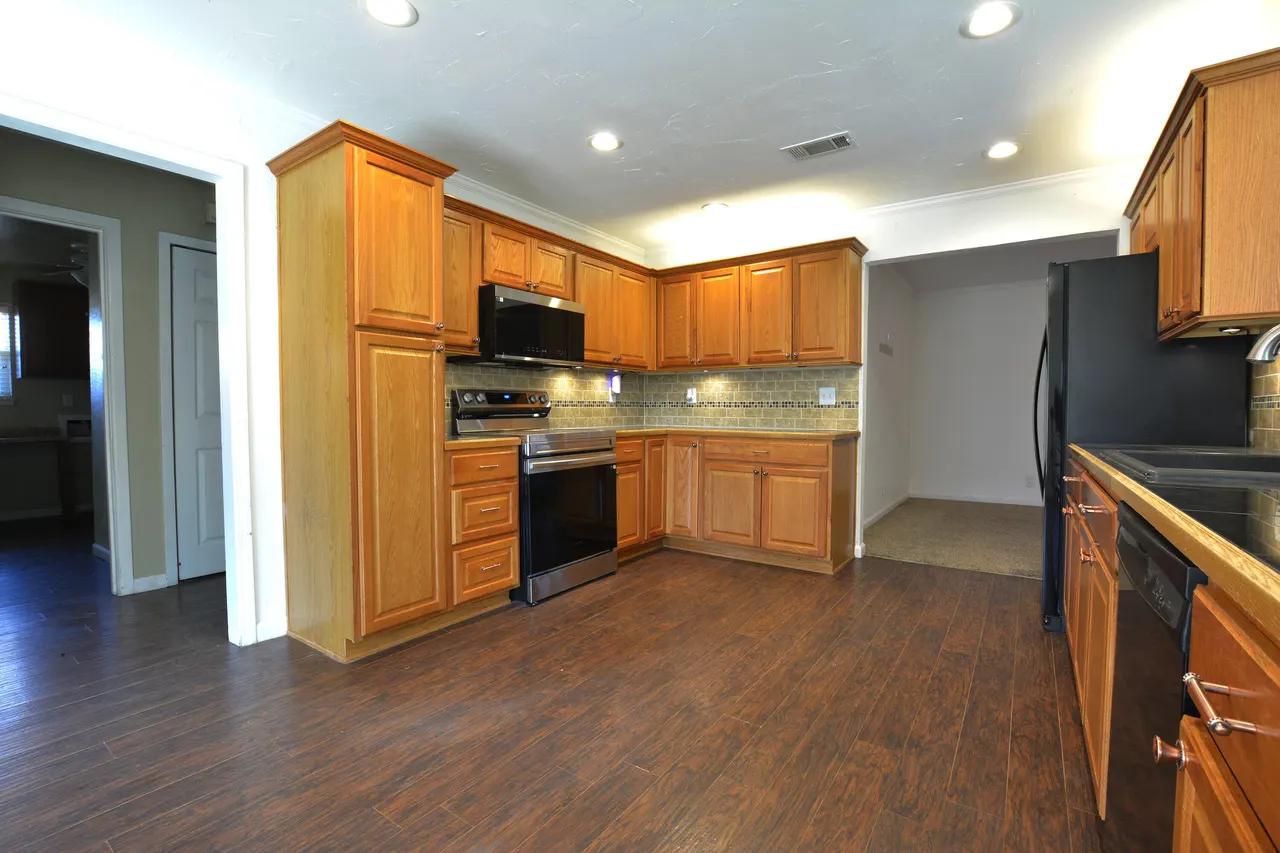 Photo 14 — 815 7th Street, Wolfforth, TX 79382