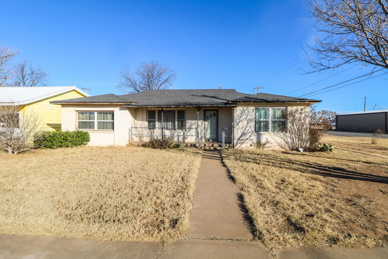 Front exterior — 733 E 13th Street, Littlefield, TX 79339