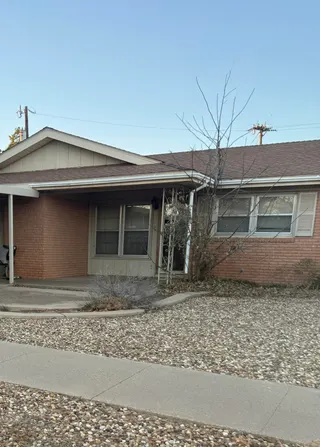 Sold home at 1600 W Lynn Street