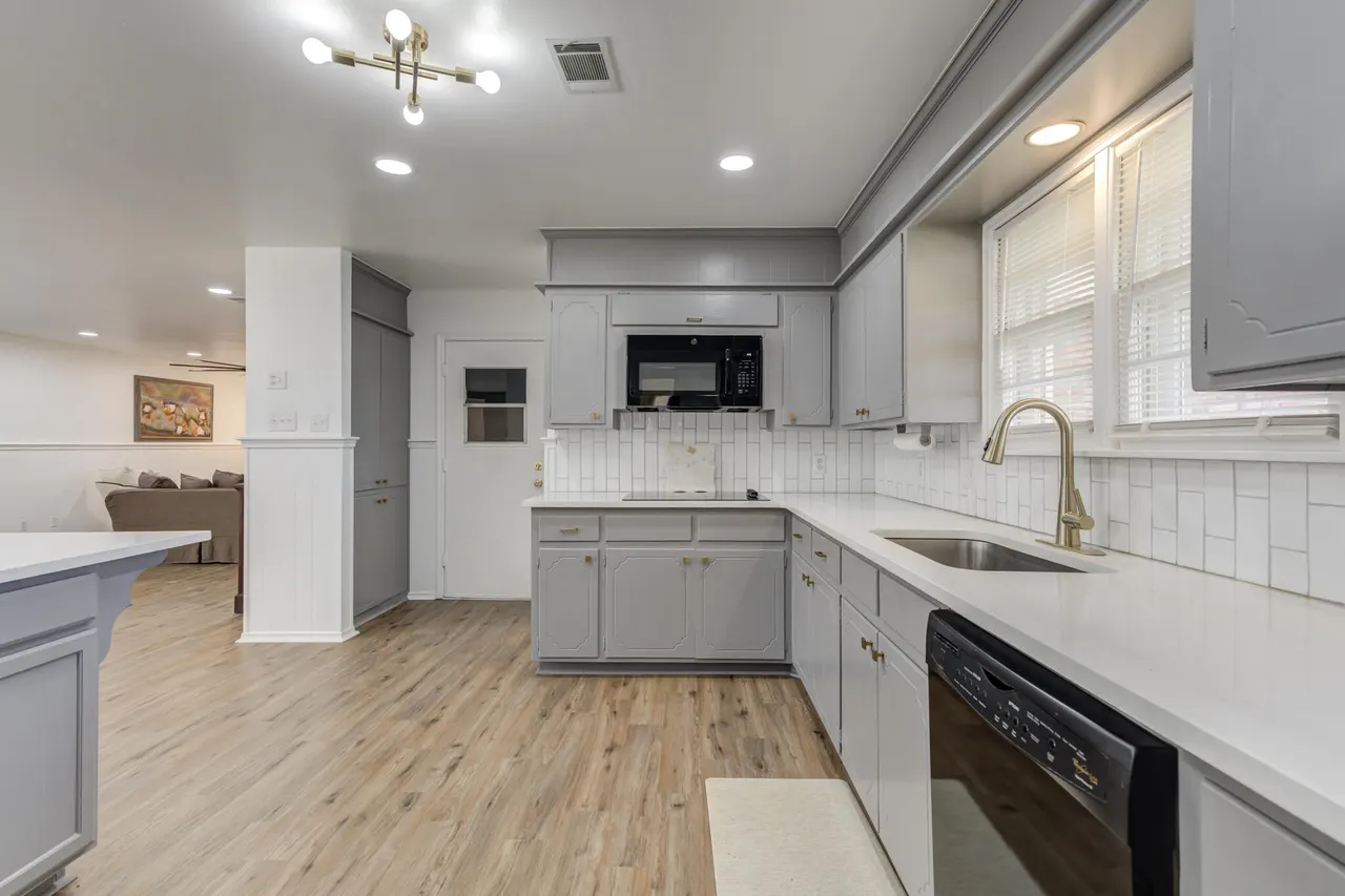 Photo 5 — 3023 66th Street, Lubbock, TX 79413