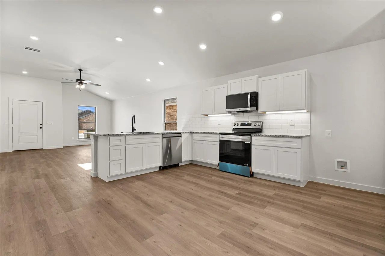 Photo 12 — 2403 Aberdeen Avenue, Wolfforth, TX 79382