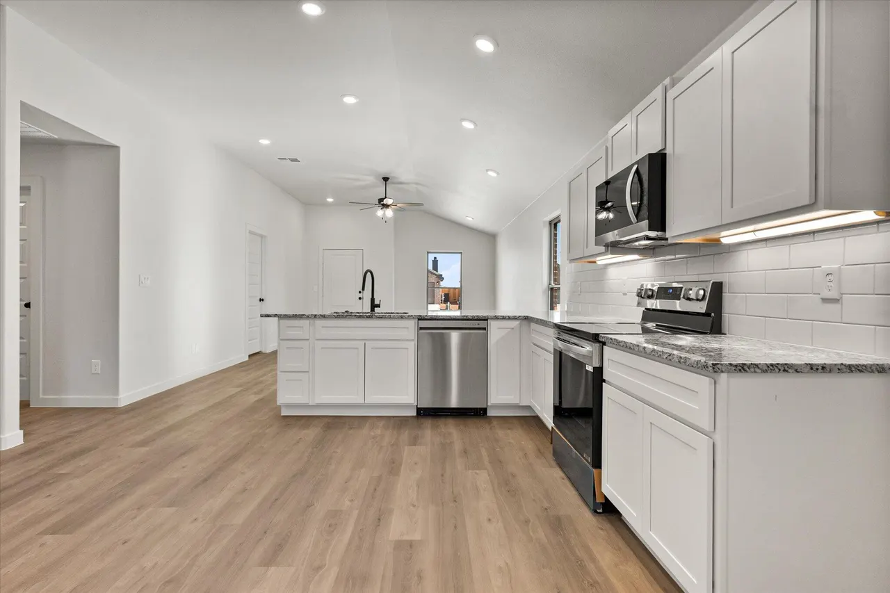 Photo 10 — 2403 Aberdeen Avenue, Wolfforth, TX 79382