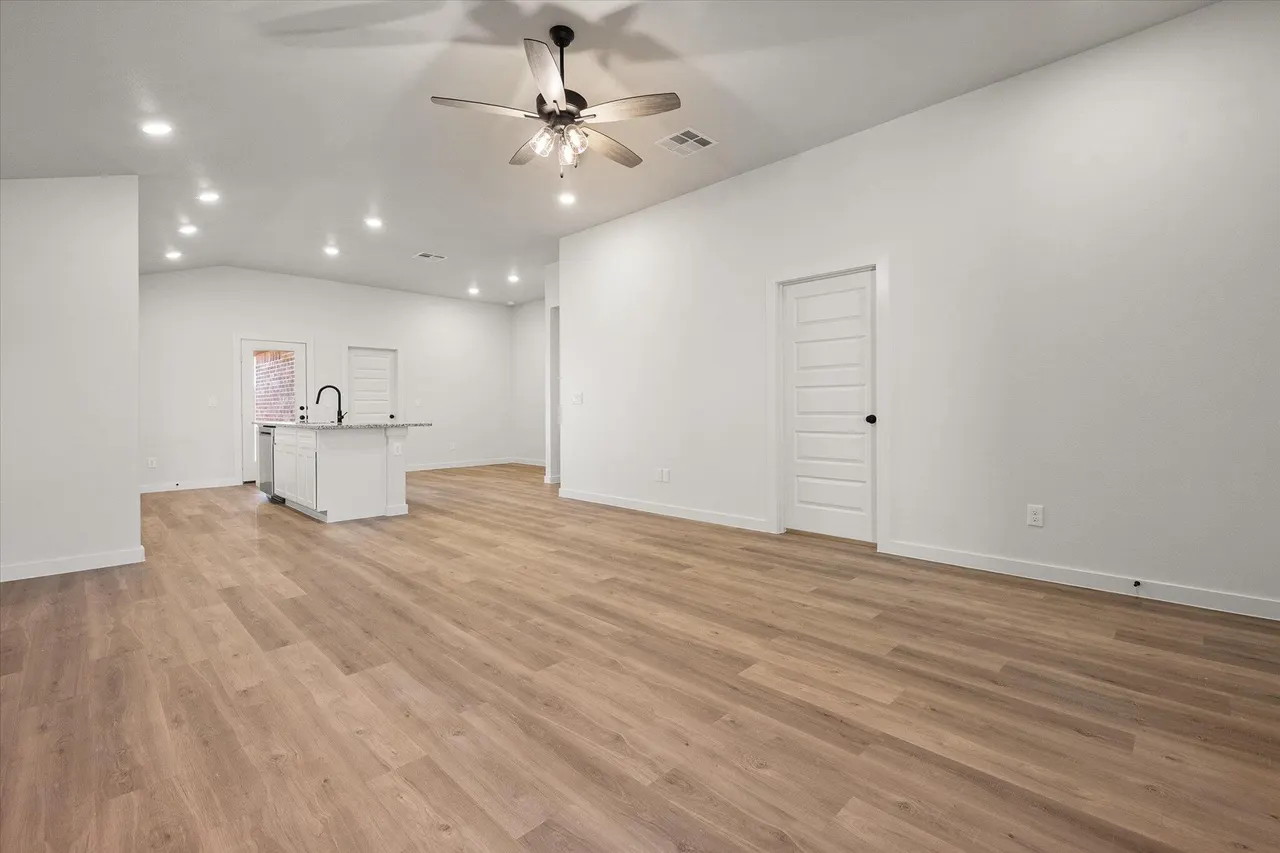 Photo 4 — 2404 Aberdeen Avenue, Wolfforth, TX 79382