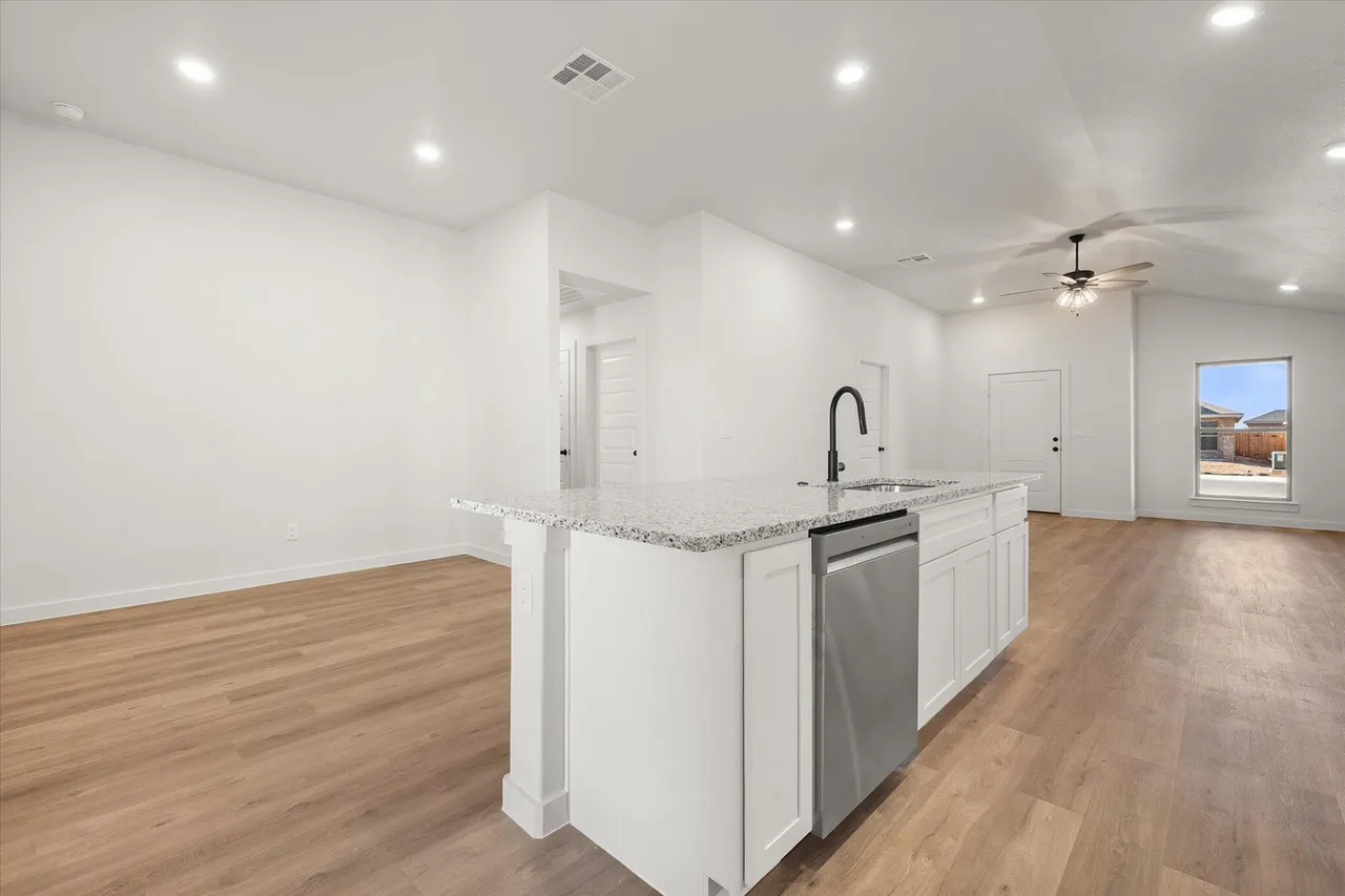 Photo 11 — 2404 Aberdeen Avenue, Wolfforth, TX 79382