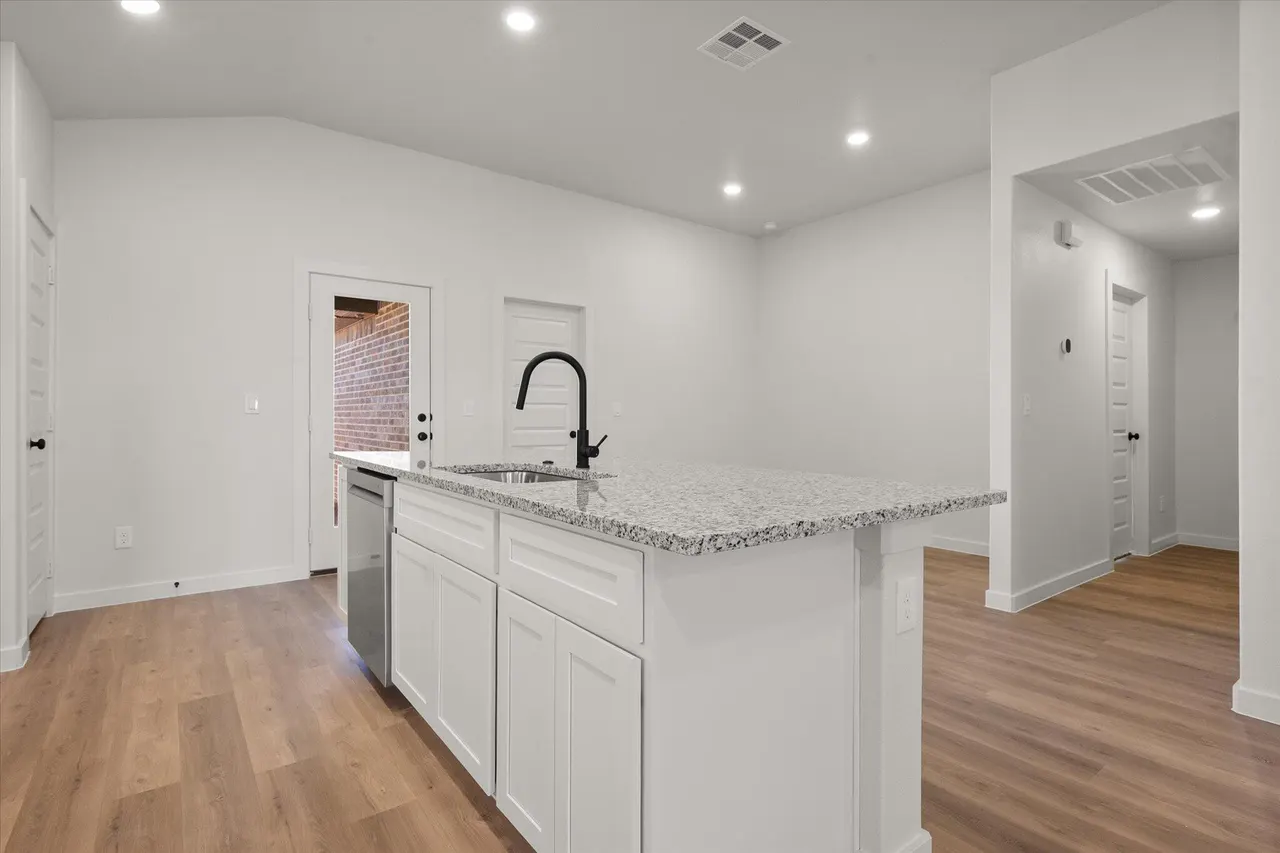 Photo 12 — 2404 Aberdeen Avenue, Wolfforth, TX 79382