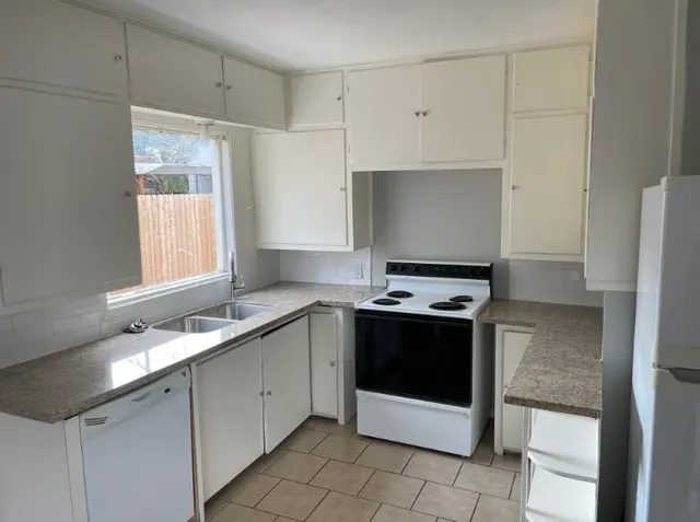 Photo 5 — 2607 27th Street, Lubbock, TX 79410
