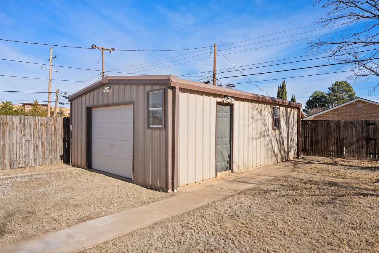 Photo 24 — 2003 College Avenue, Levelland, TX 79336