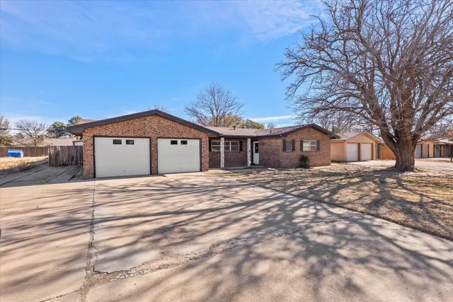 Photo 2 — 2003 College Avenue, Levelland, TX 79336
