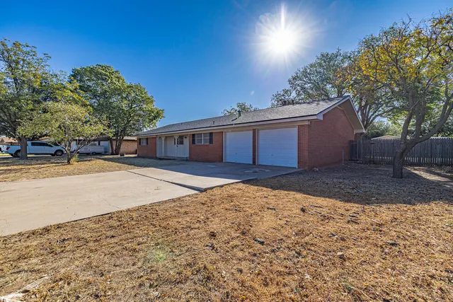 Photo 2 — 725 7th Street, Wolfforth, TX 79382