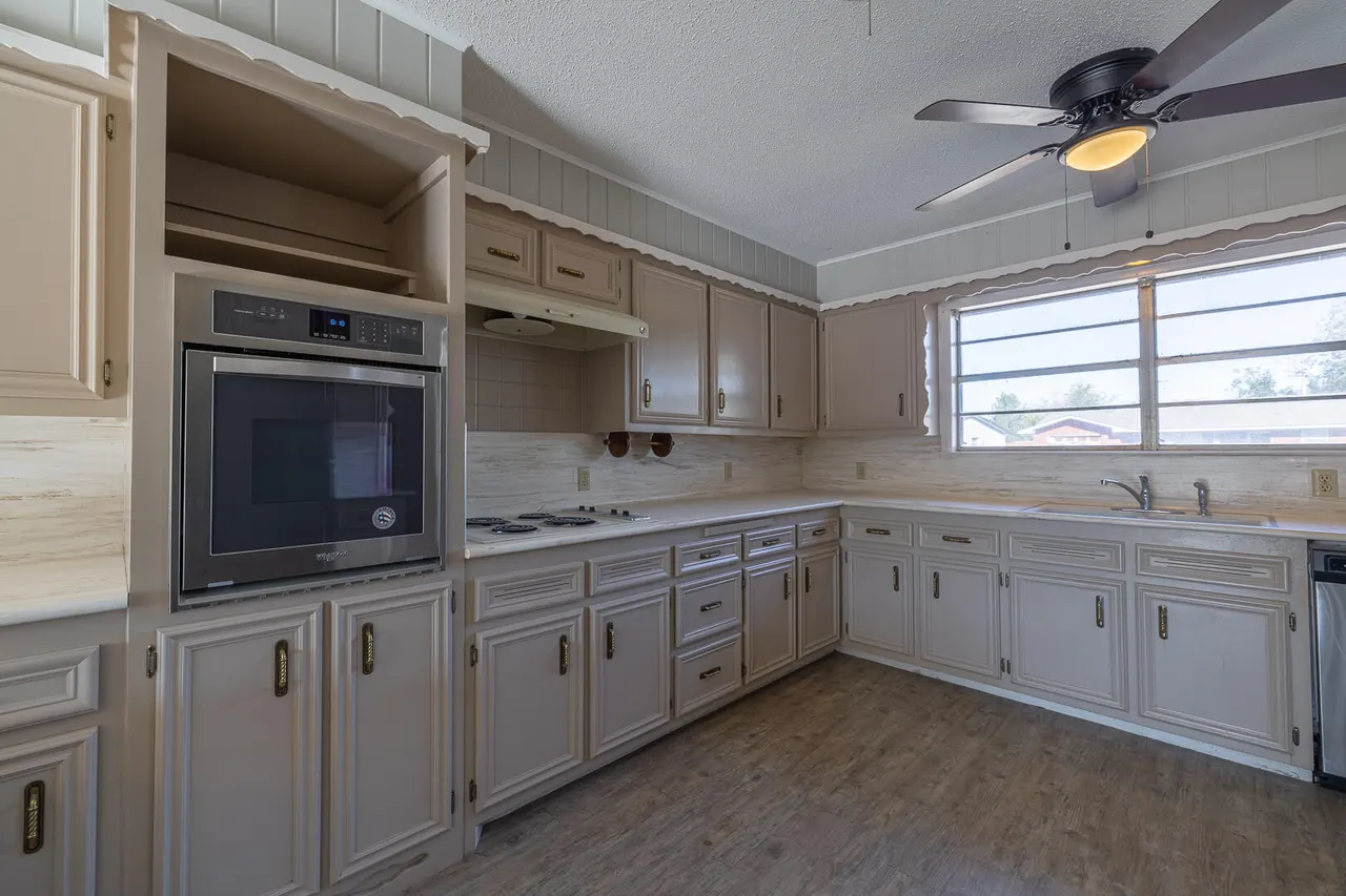Photo 11 — 725 7th Street, Wolfforth, TX 79382
