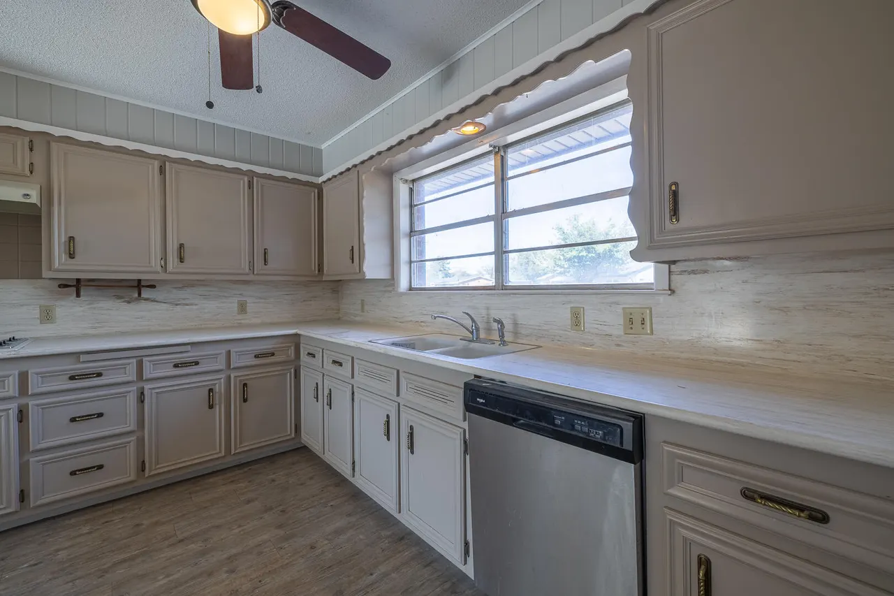 Photo 12 — 725 7th Street, Wolfforth, TX 79382