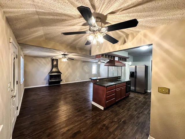 Photo 7 — 2101 48th Street, Lubbock, TX 79412