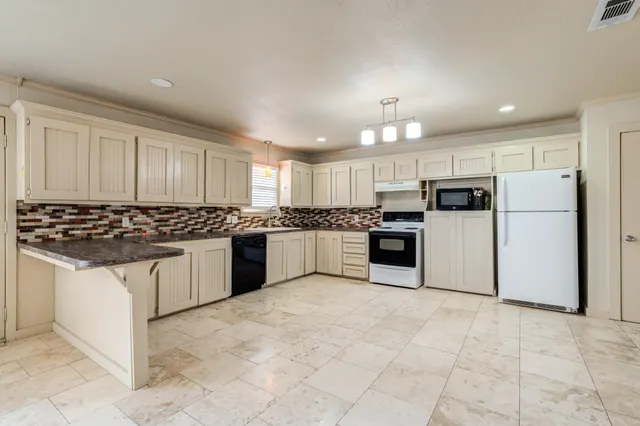 Photo 6 — 3517 47th Street, Lubbock, TX 79413