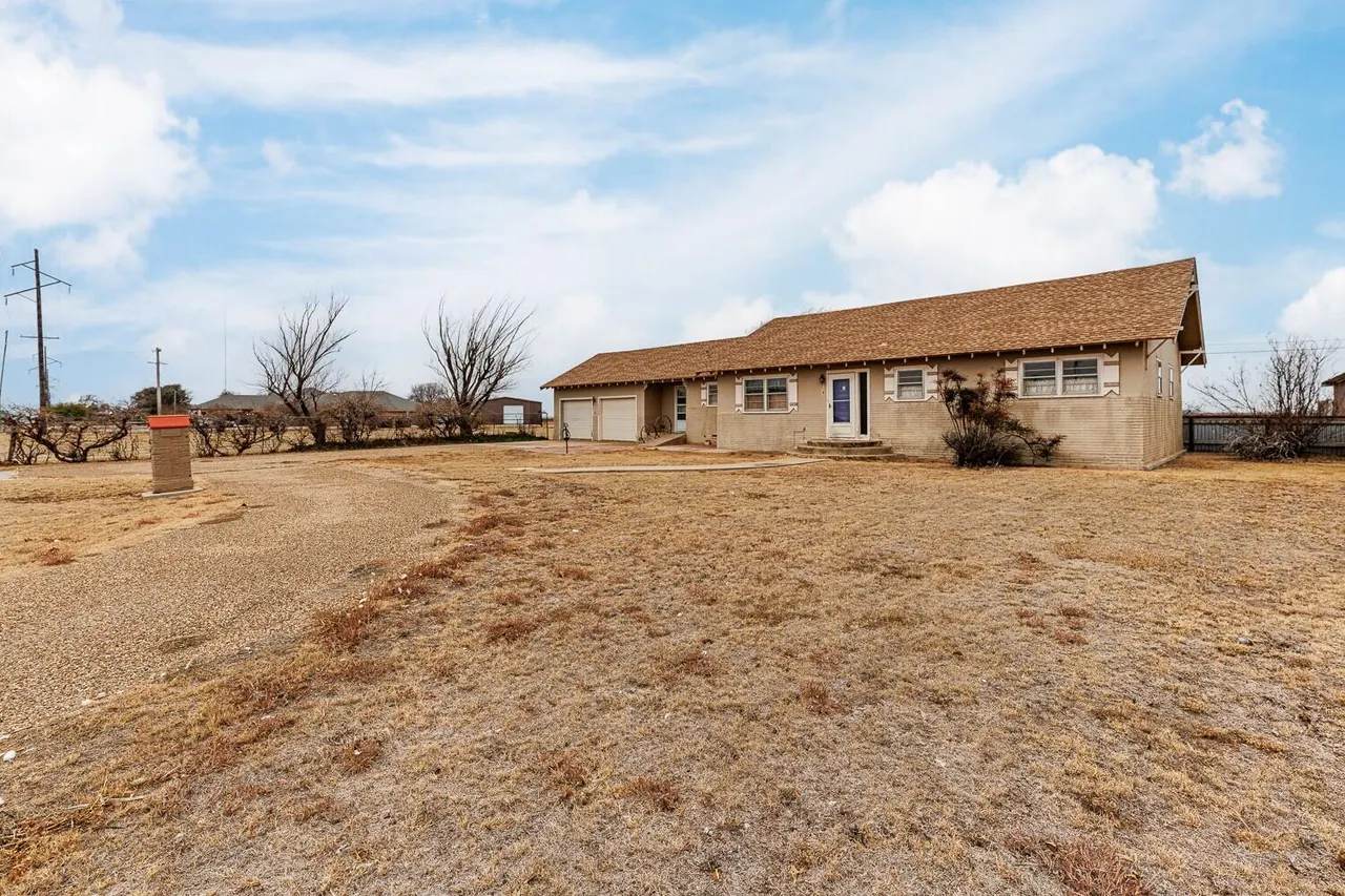 Photo 4 — 1228 S Ralls Highway, Floydada, TX 79235