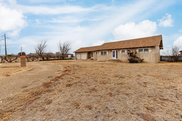 Photo 4 — 1228 S Ralls Highway, Floydada, TX 79235