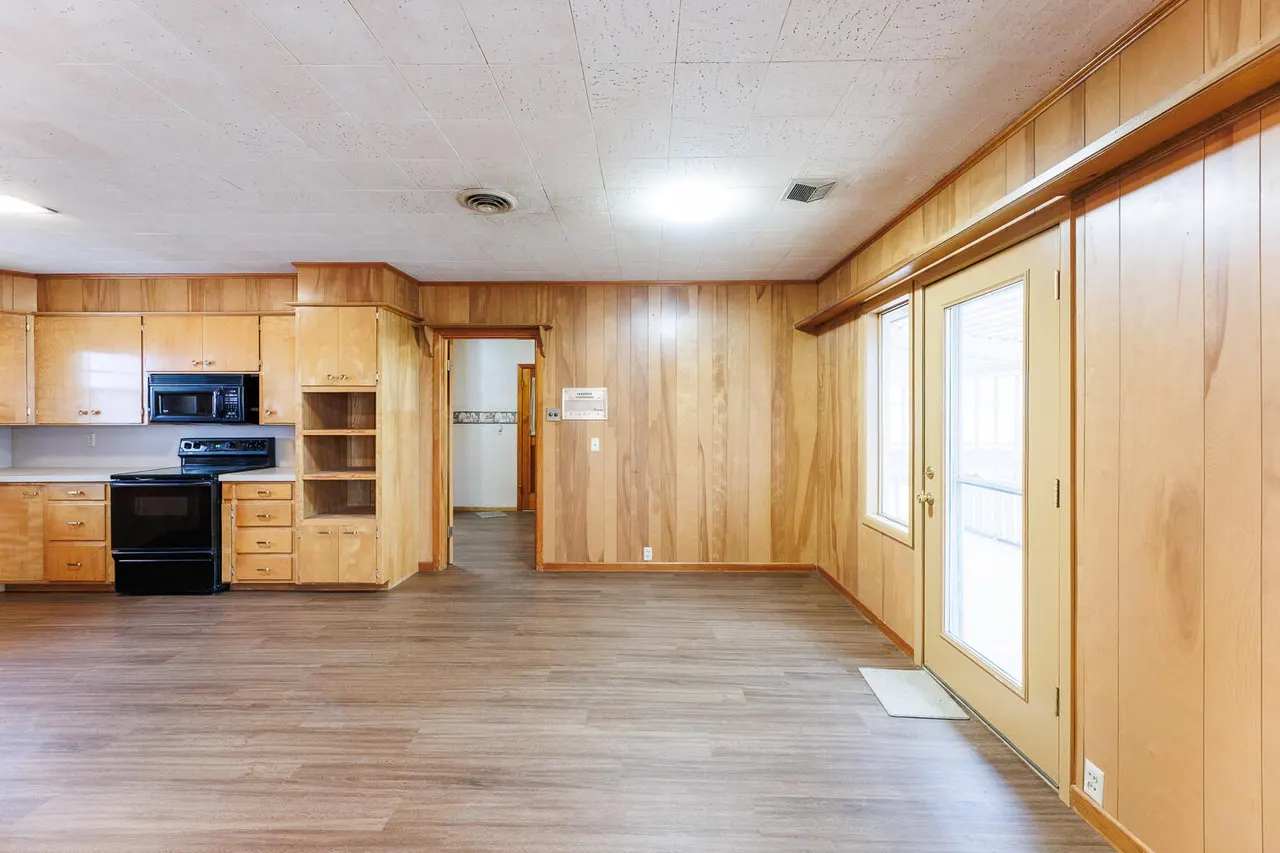 Photo 13 — 1228 S Ralls Highway, Floydada, TX 79235
