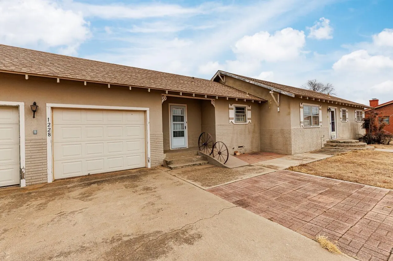 Photo 6 — 1228 S Ralls Highway, Floydada, TX 79235