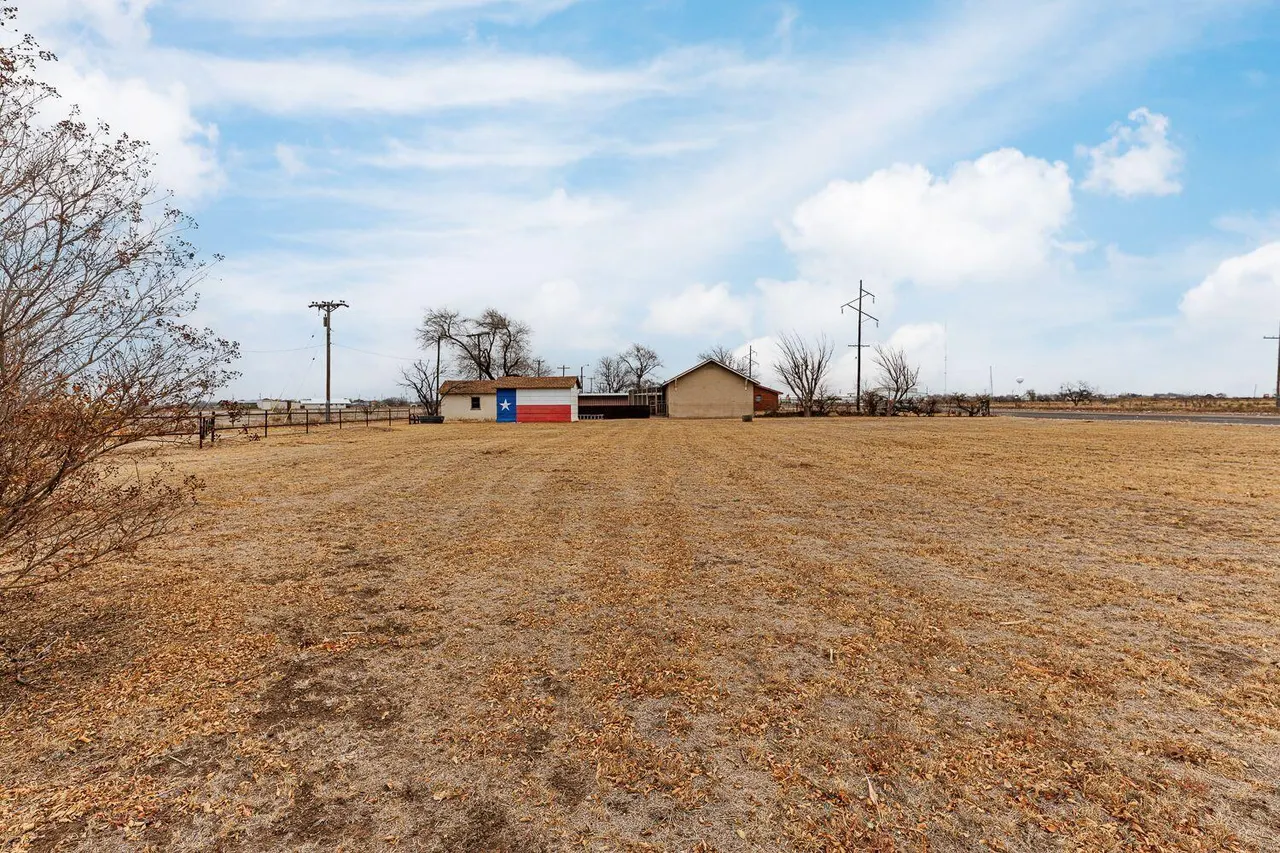 Photo 3 — 1228 S Ralls Highway, Floydada, TX 79235
