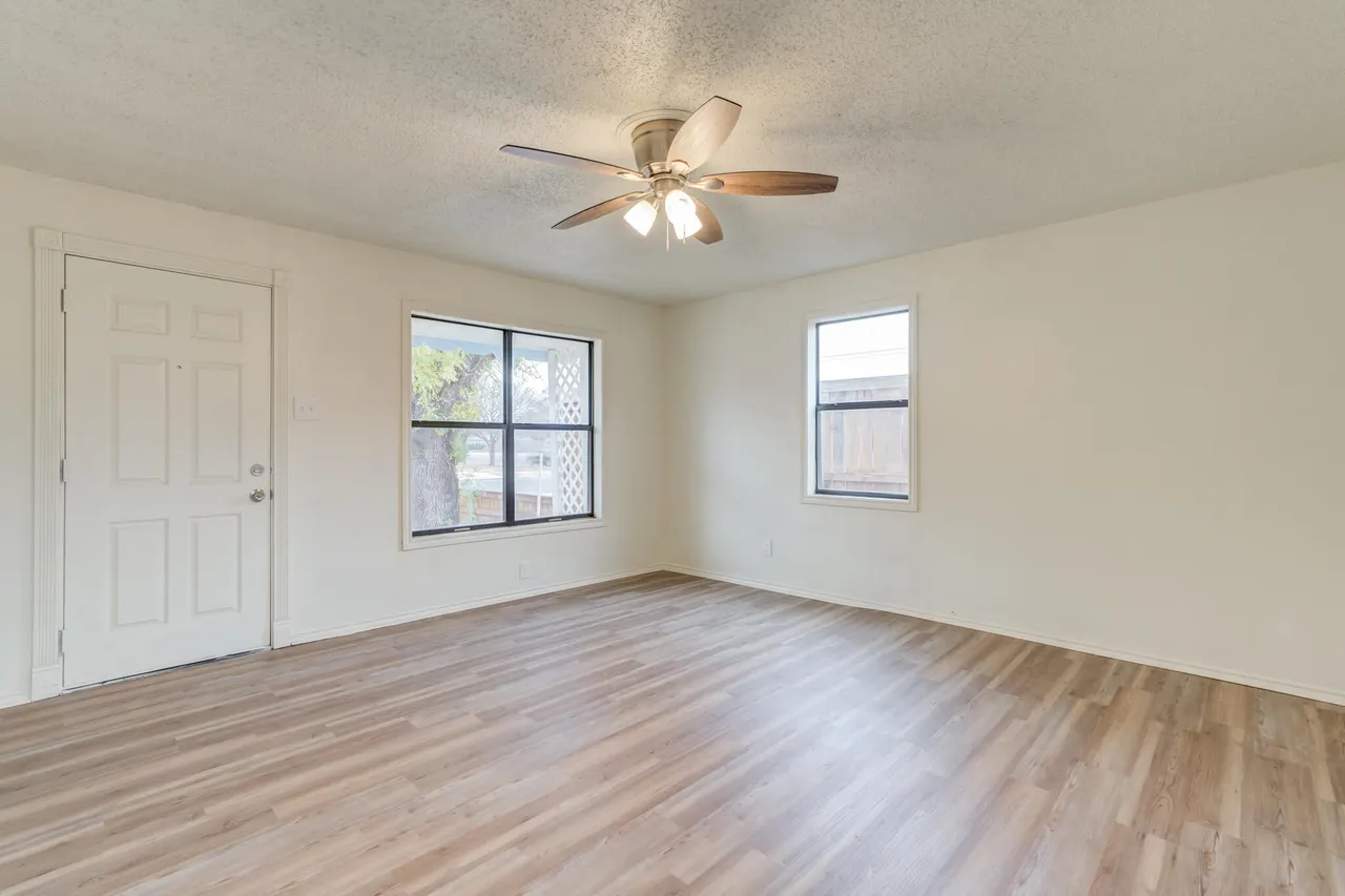 Photo 9 — 3318 36th Street, Lubbock, TX 79413