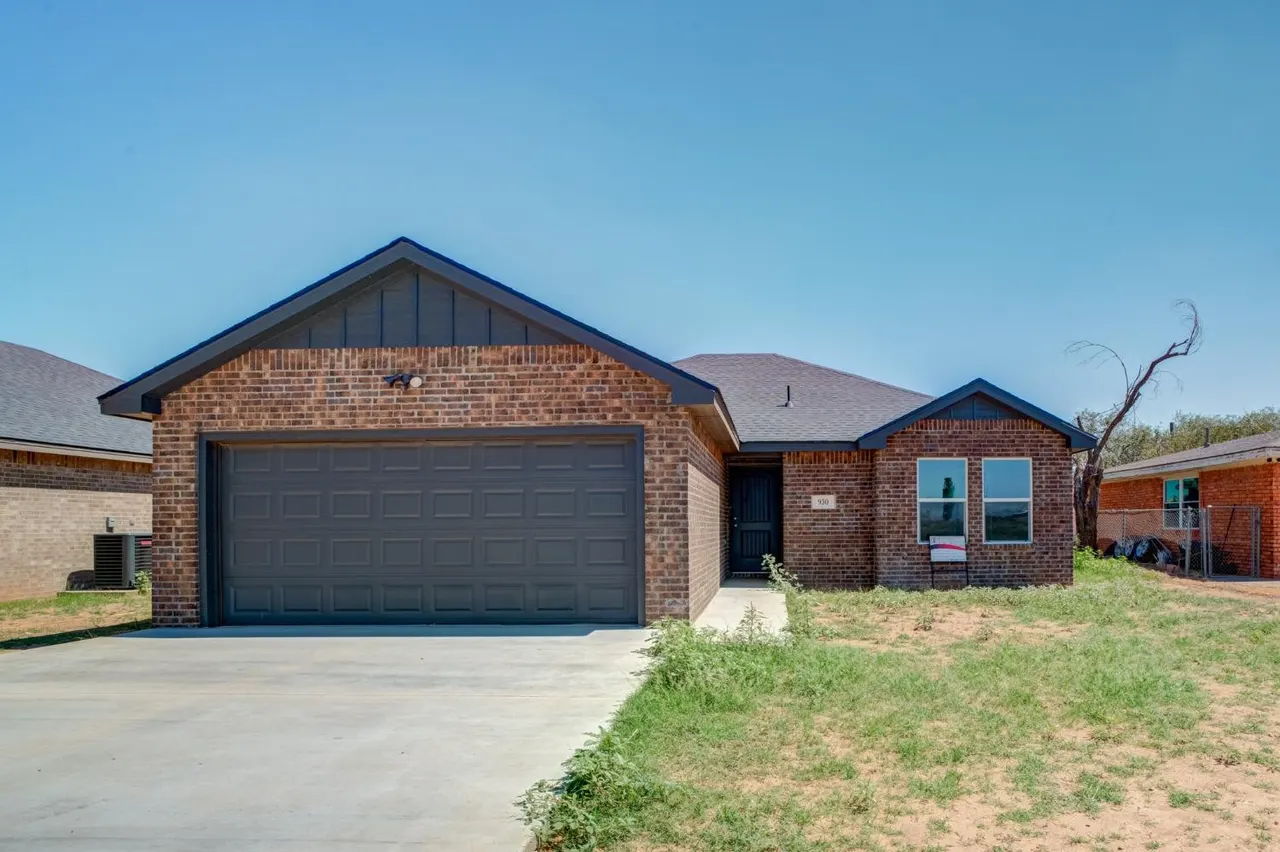 Front exterior — 930 E Municipal Drive, Lubbock, TX 79403