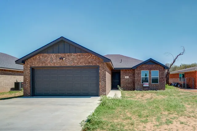 Front exterior — 930 E Municipal Drive, Lubbock, TX 79403
