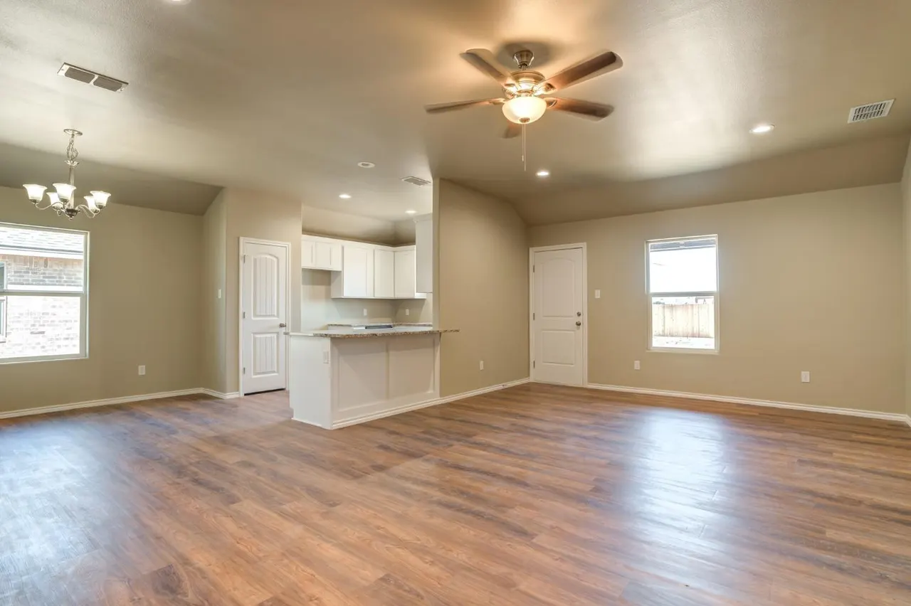 Photo 4 — 930 E Municipal Drive, Lubbock, TX 79403