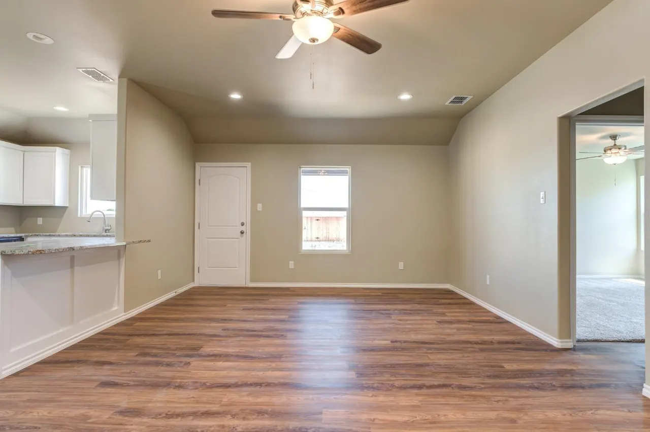 Photo 5 — 930 E Municipal Drive, Lubbock, TX 79403