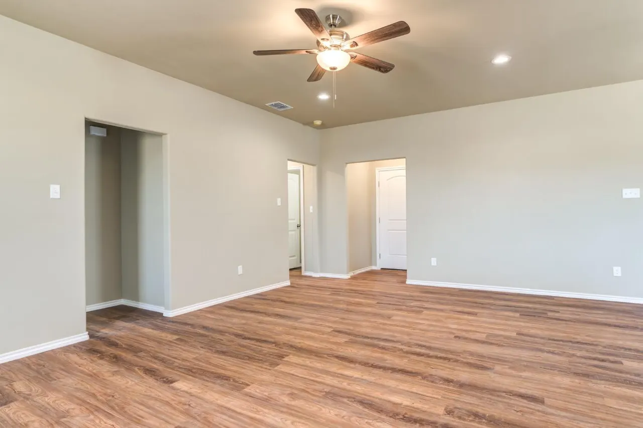 Photo 7 — 930 E Municipal Drive, Lubbock, TX 79403