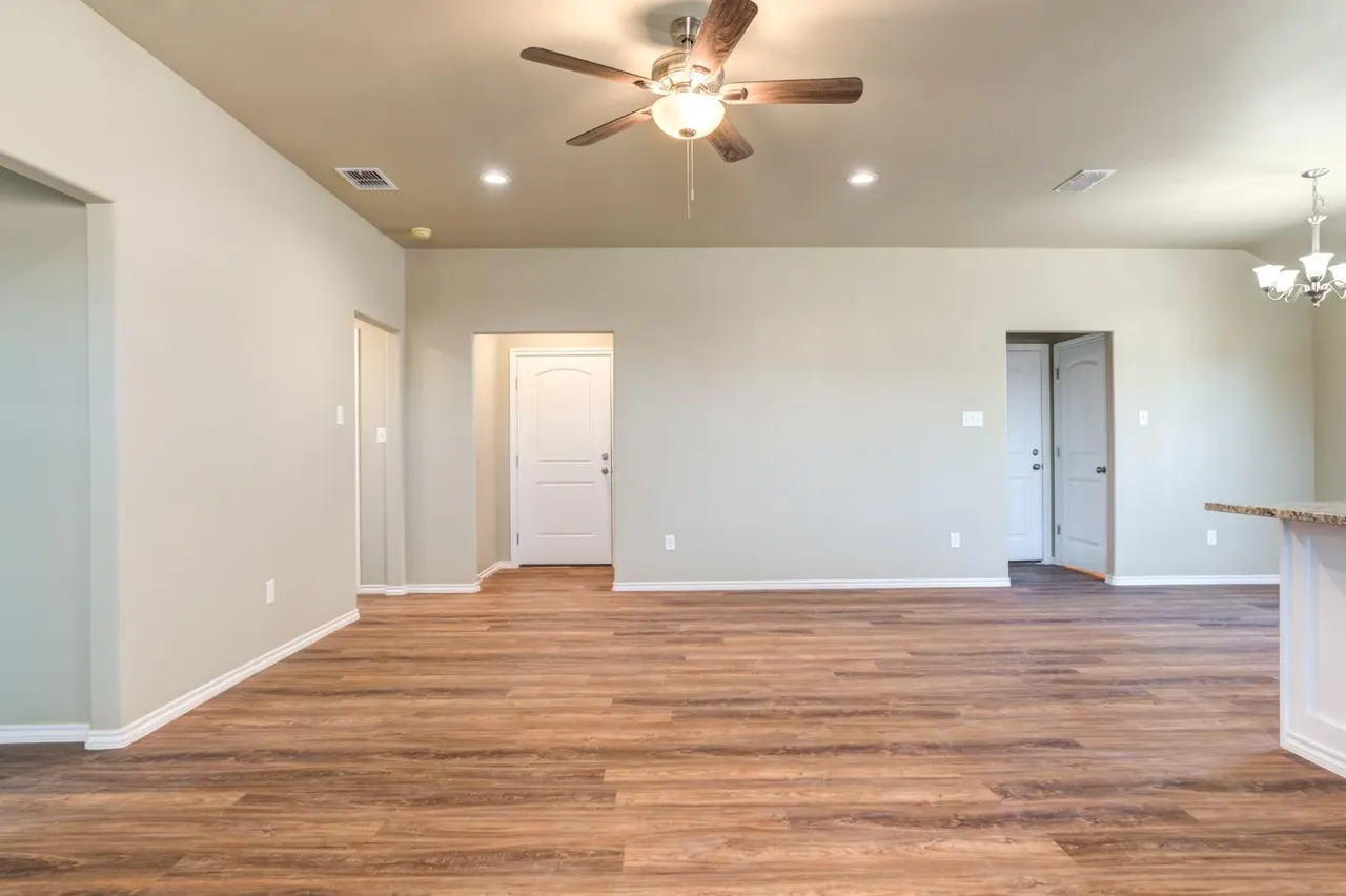 Photo 8 — 930 E Municipal Drive, Lubbock, TX 79403