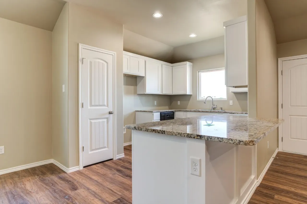 Photo 11 — 930 E Municipal Drive, Lubbock, TX 79403