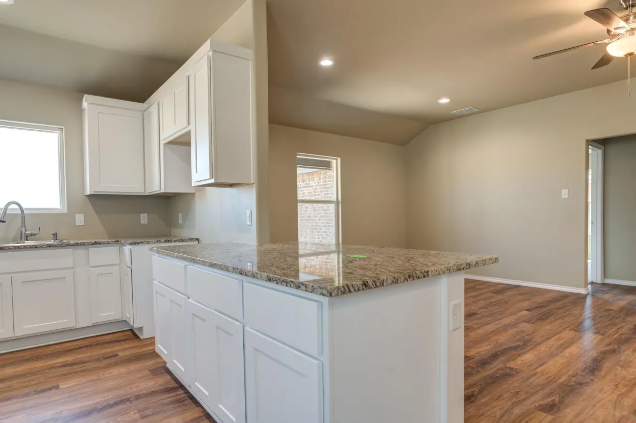 Photo 12 — 930 E Municipal Drive, Lubbock, TX 79403