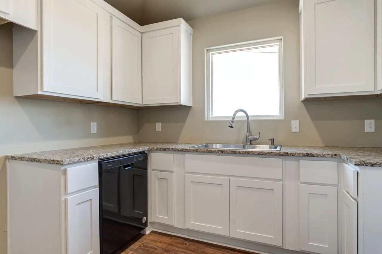 Photo 14 — 930 E Municipal Drive, Lubbock, TX 79403