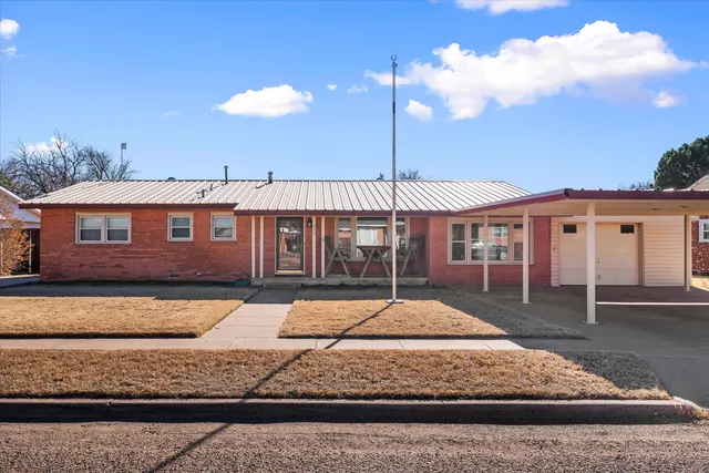 Front exterior — 804 2nd Street, Plains, TX 79355