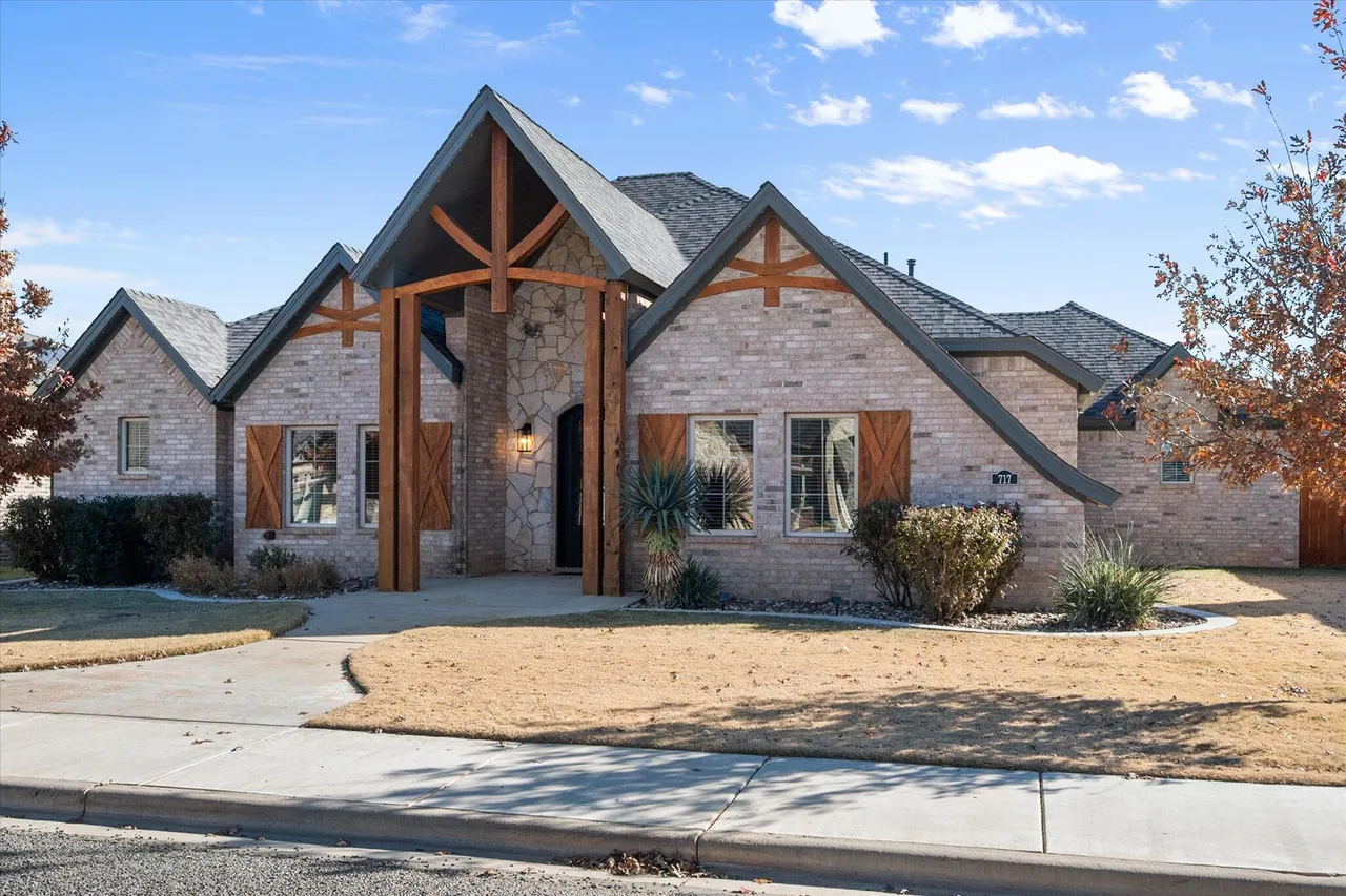 Photo 2 — 717 N 7th Street, Wolfforth, TX 79382