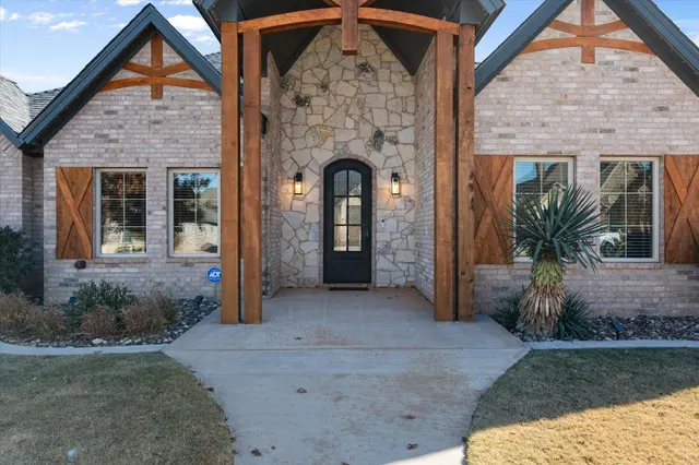 Photo 3 — 717 N 7th Street, Wolfforth, TX 79382