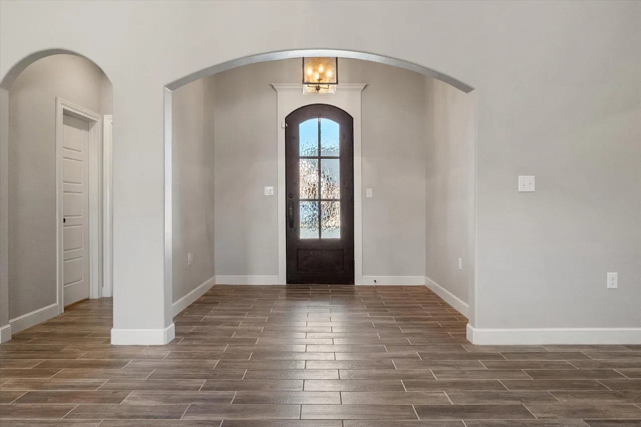 Photo 5 — 717 N 7th Street, Wolfforth, TX 79382