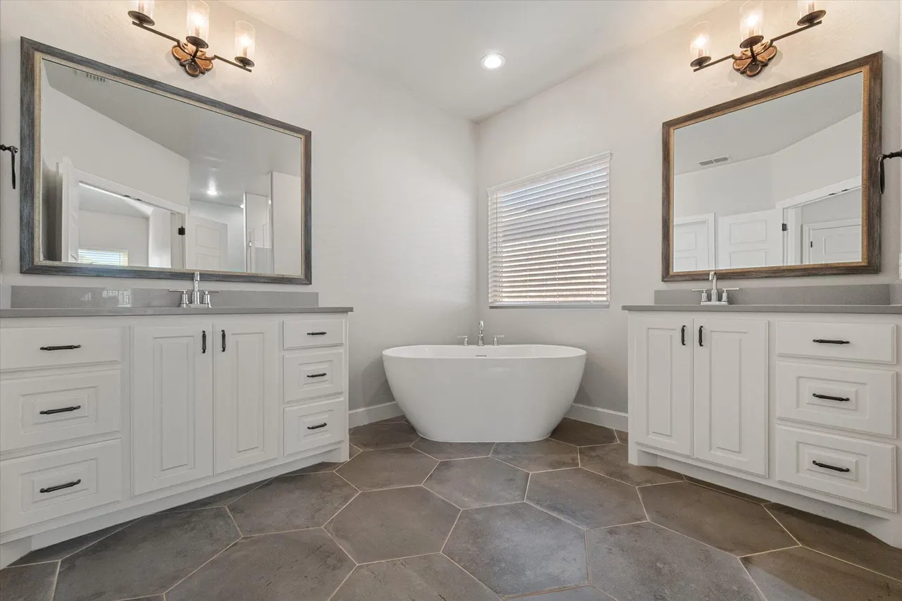 Photo 25 — 717 N 7th Street, Wolfforth, TX 79382