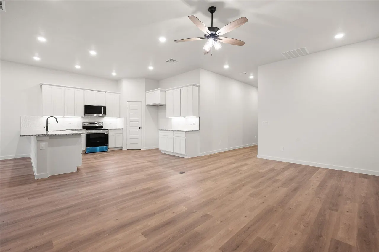 Photo 6 — 2401 Aberdeen Avenue, Wolfforth, TX 79382