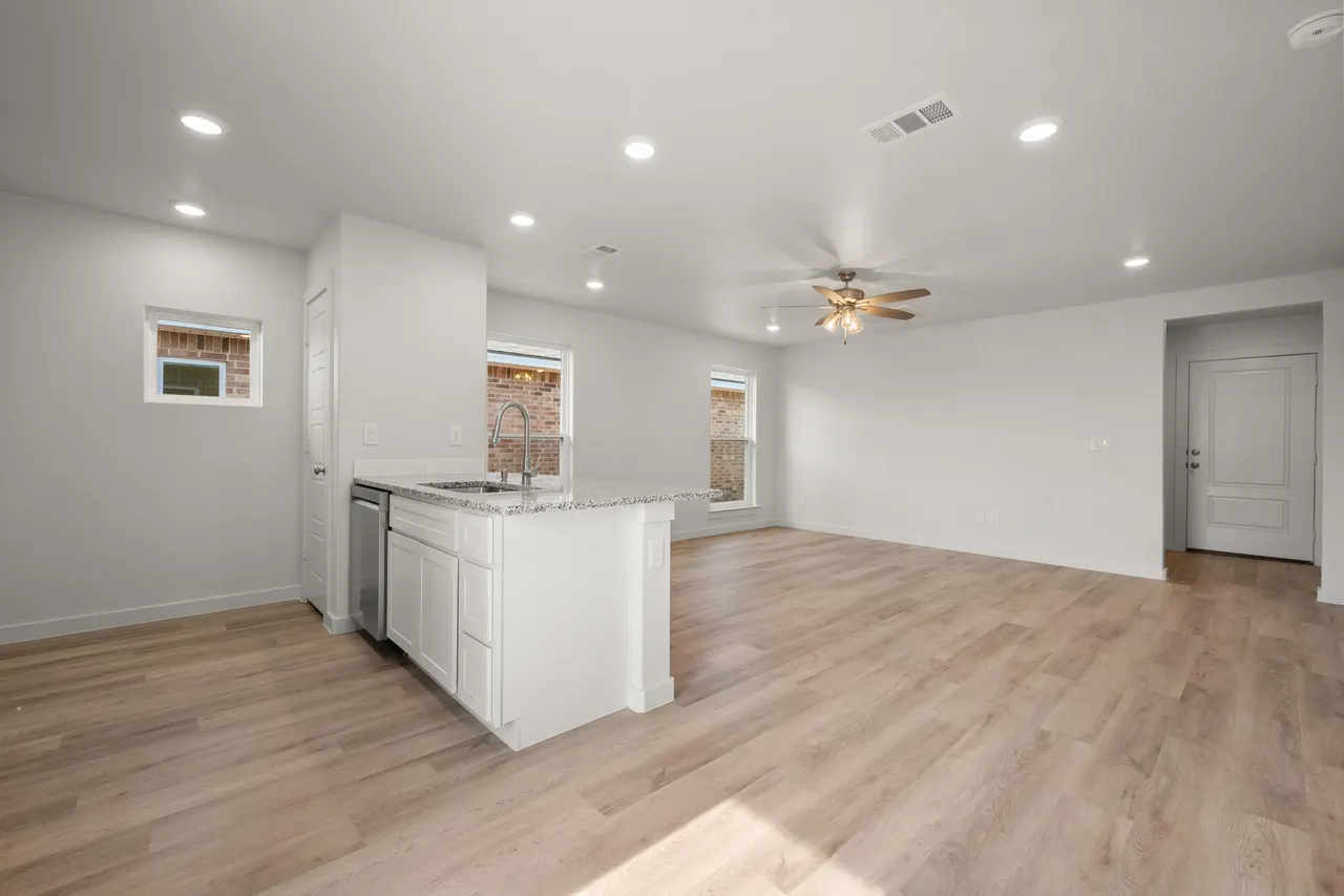 Photo 11 — 8311 24th Street, Lubbock, TX 79407