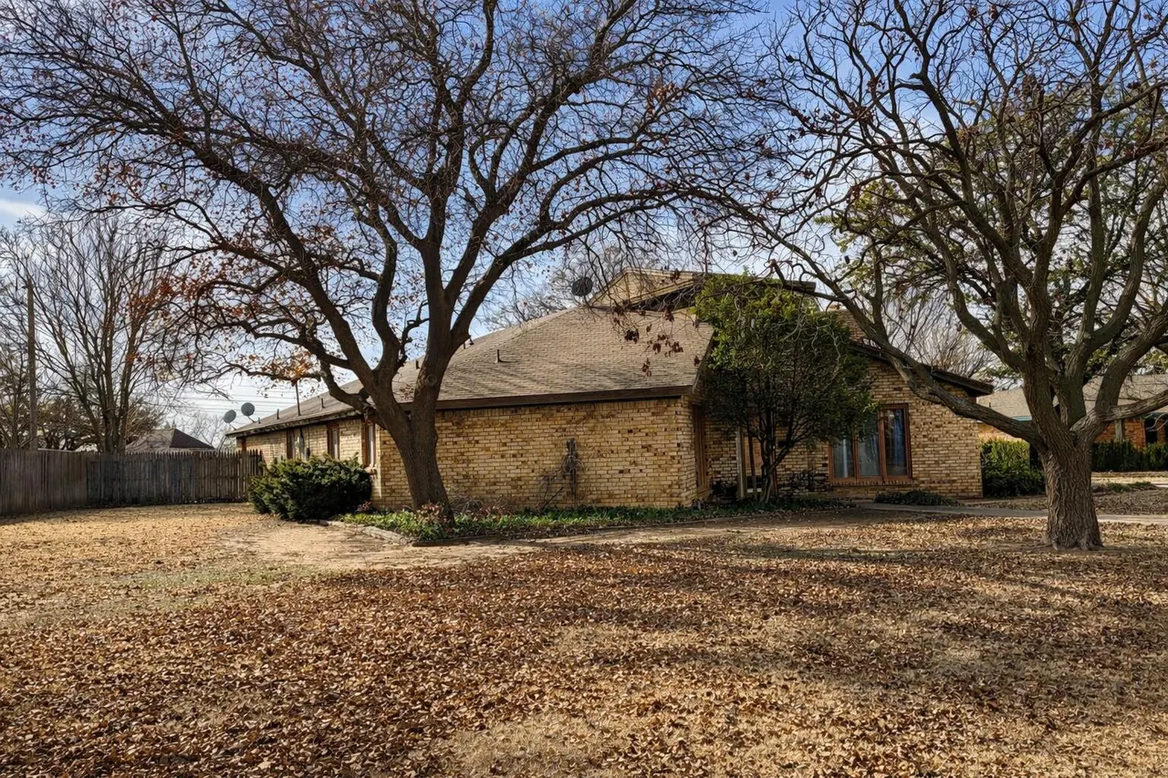 Photo 3 — 1423 Cherry Blossom Drive, Littlefield, TX 79339
