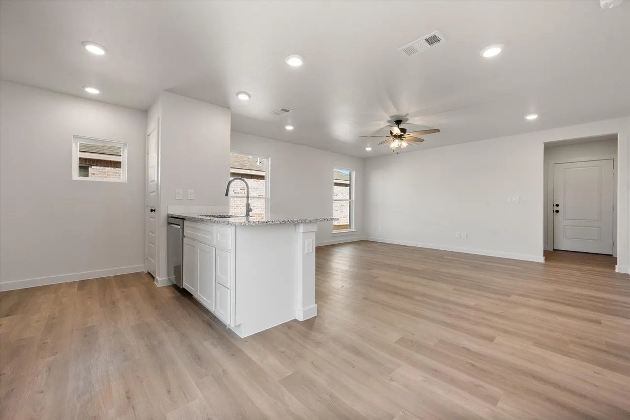 Photo 11 — 6308 Volney Avenue, Lubbock, TX 79407
