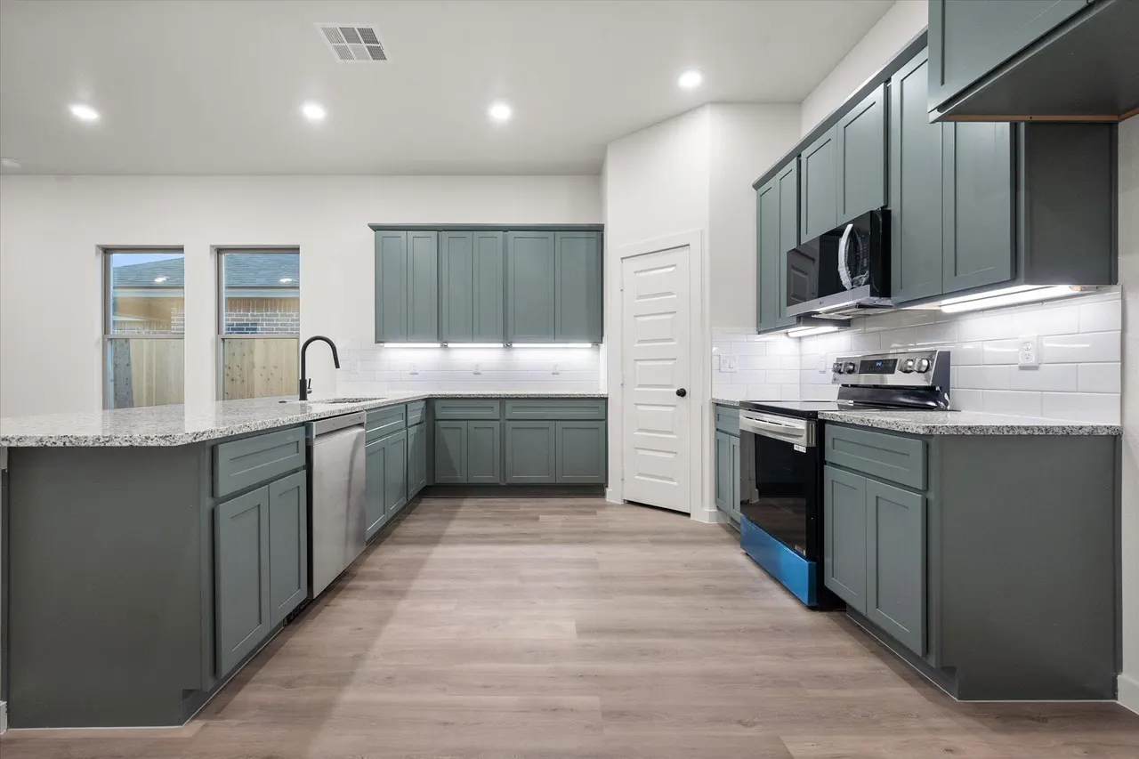 Photo 3 — 2402 Aberdeen Avenue, Wolfforth, TX 79382