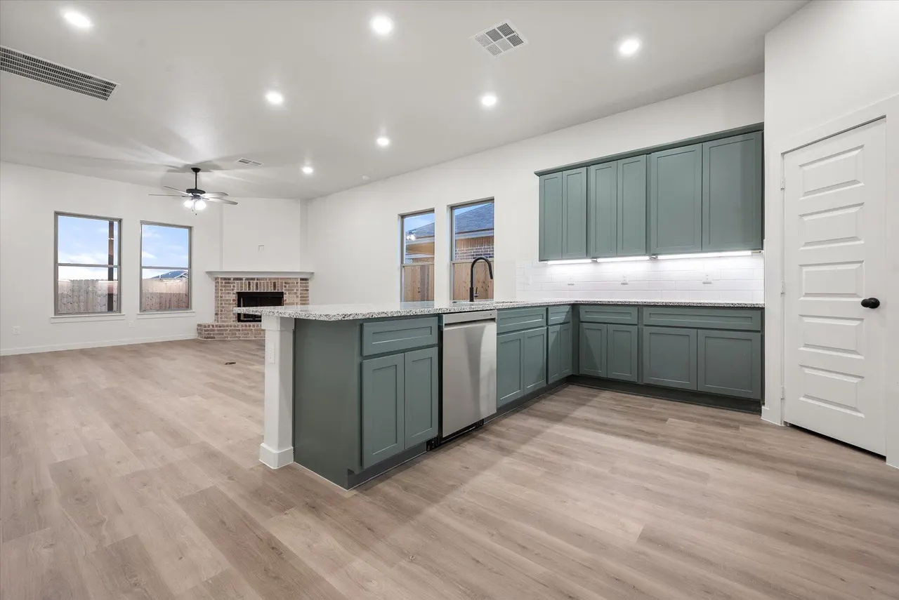 Photo 2 — 2402 Aberdeen Avenue, Wolfforth, TX 79382
