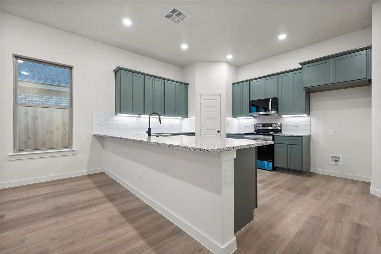 Photo 4 — 2402 Aberdeen Avenue, Wolfforth, TX 79382