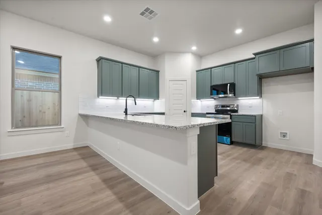 Photo 4 — 2402 Aberdeen Avenue, Wolfforth, TX 79382