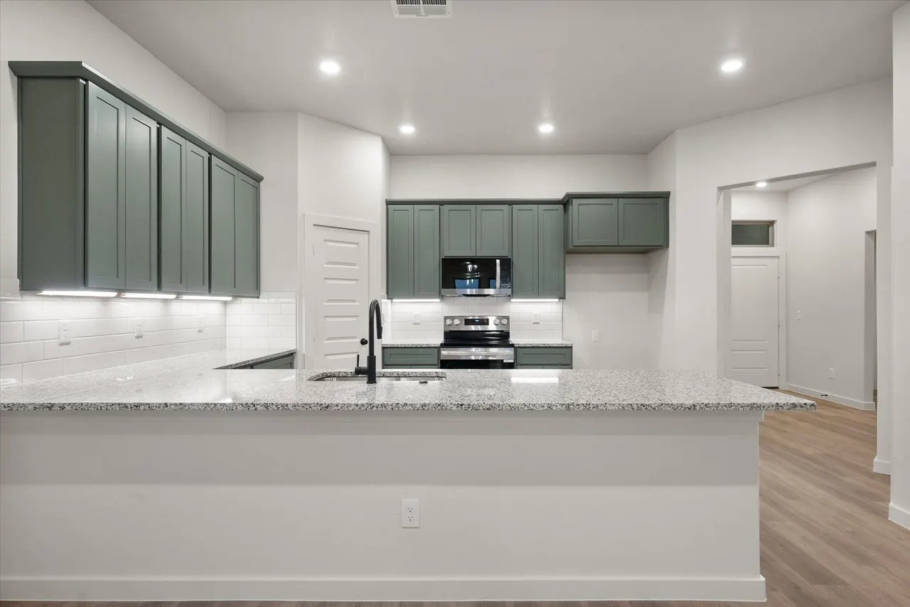 Photo 5 — 2402 Aberdeen Avenue, Wolfforth, TX 79382